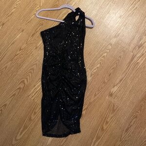 SEQUIN ASYMMETRICAL LBD